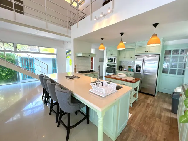 Villa de Lujo Frente al Mar en Alquiler en Playa Tivives, Costa Rica