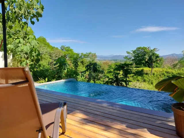Propiedad con Piscina Privada y Vista al Valle – A 6 Minutos de Playa Hermosa | $425,000