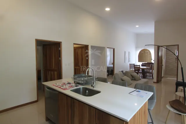 Apartamento Amueblado de 3 Habitaciones en Alquiler, Playa Potrero