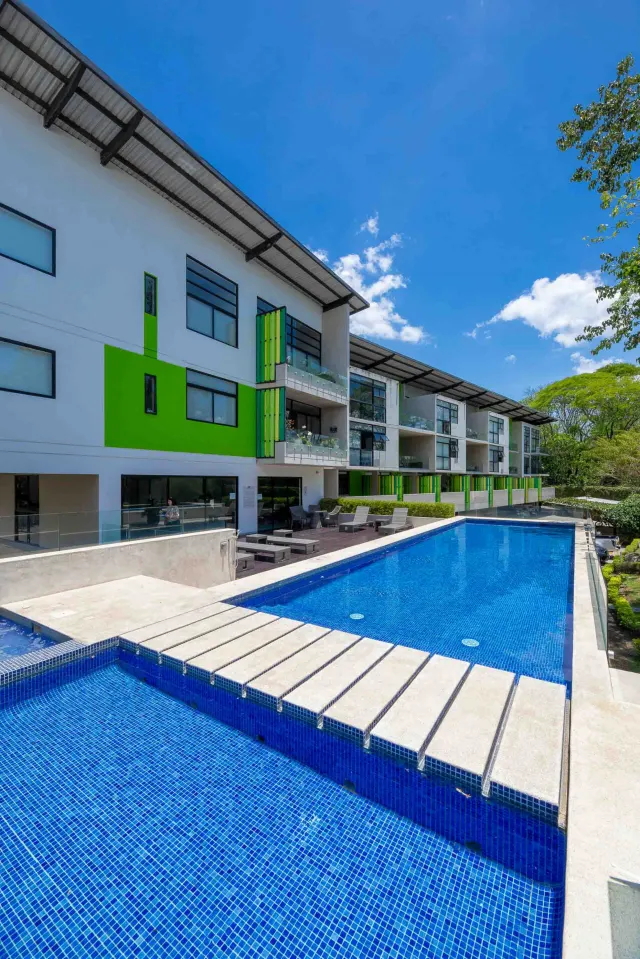 Apartamento Moderno con Jardín Privado en Arborea Flats, Santa Ana