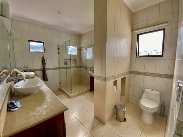 Escazu, casa moderna en venta independiente