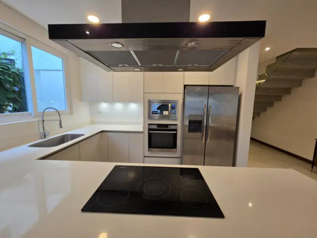 Casa en Alquiler en Elements Lindora – Moderna, Amueblada y Espaciosa