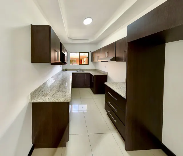 Condominio Moderno de 2 Dormitorios en Monte Blanco, Heredia