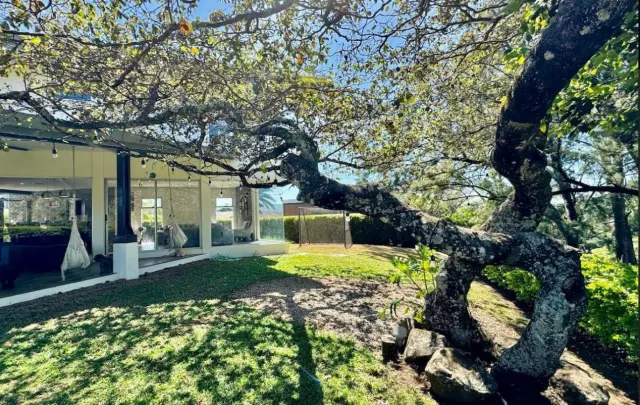 Encantadora residencia de dos pisos en Los Reyes La Guacima
