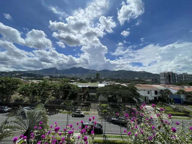 Elegante apartamento en venta Escazu Trejos Montealegre