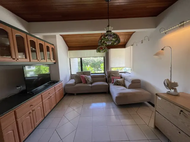 Para Venta Casa de una planta, con piscina
