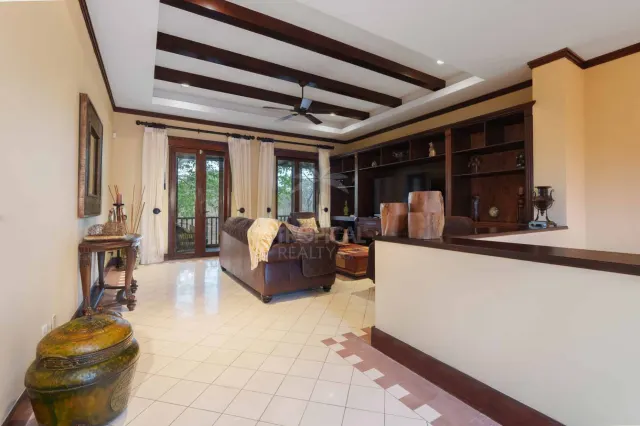 Residencia de Lujo en Hacienda Pinilla con Arquitectura Colonial Española y Estilo de Vida Resort