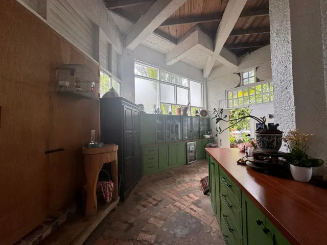 Casa y apartamentos frente a la playa en venta en Tivives