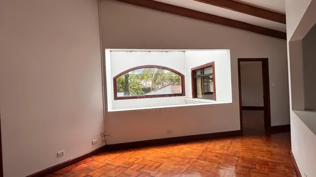 Casa de Lujo en Los Laureles, Escazú