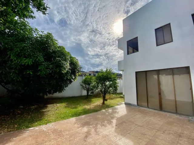 Escazu, casa moderna en venta independiente