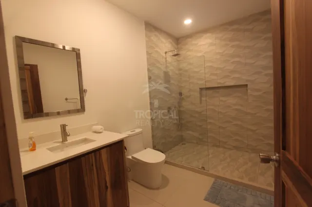 Apartamento Amueblado de 3 Habitaciones en Alquiler, Playa Potrero
