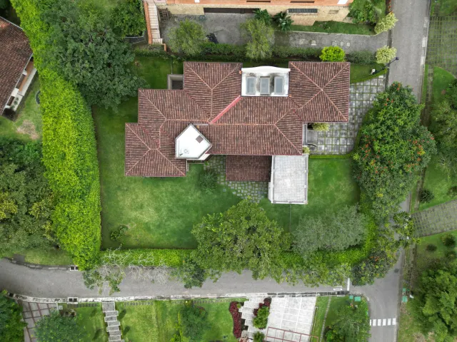 Se vende amplia casa en Condominio Villa Real