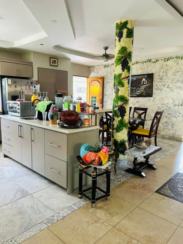 Casa en Venta en Jacó Beach con Piscina y Jacuzzi Privado