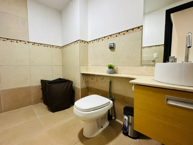 Penthouse de 1 Planta en Avalon Country, Santa Ana – $240,000