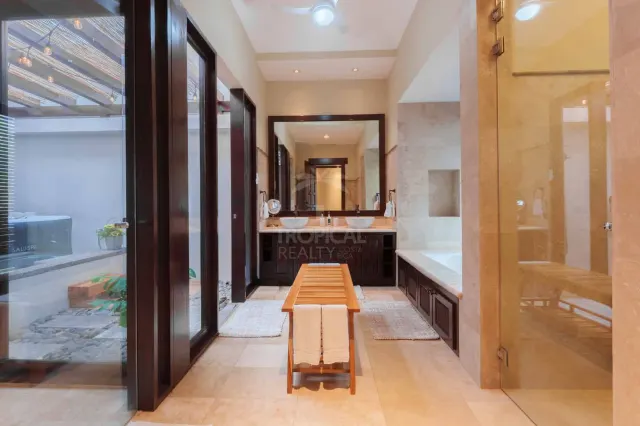 Residencia de Lujo en Hacienda Pinilla con Arquitectura Colonial Española y Estilo de Vida Resort