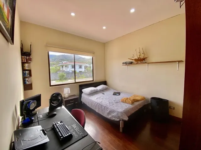 Escazu, casa moderna en venta independiente