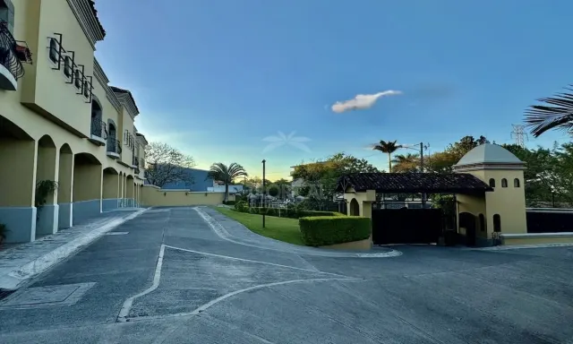 Venta de Casa en Condominio Vistas de Pereira, Guachipelín Norte