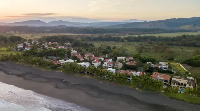 Villa de Lujo Frente al Mar en Playa Hermosa, Jacó – $875,000 USD
