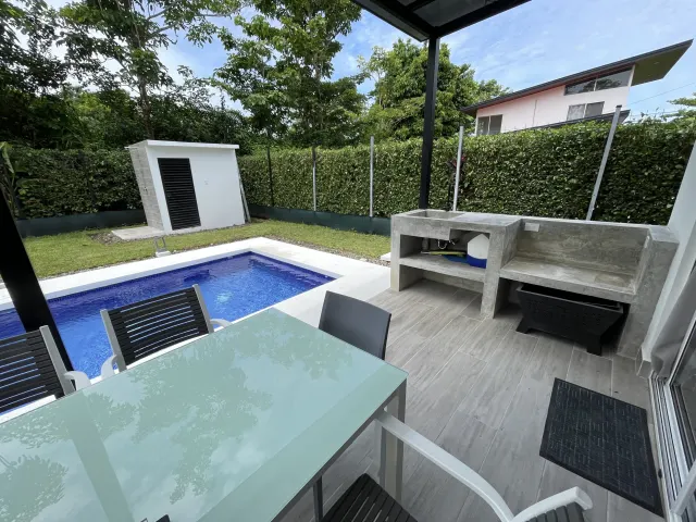 Casa de Playa Moderna en Venta Cerca de Playa Palma, Parrita