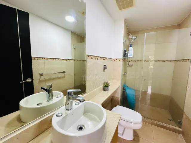 Penthouse de 1 Planta en Avalon Country, Santa Ana – $240,000