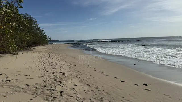 ÚLTIMA OPORTUNIDAD EN PLAYA LANGOSTA: Lotes Prime Listos para Construir a Pasos del Mar