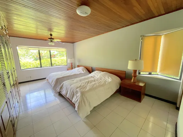 Para Venta Casa de una planta, con piscina