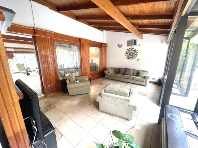 Casa con vistas y piscina privada en venta Escazu