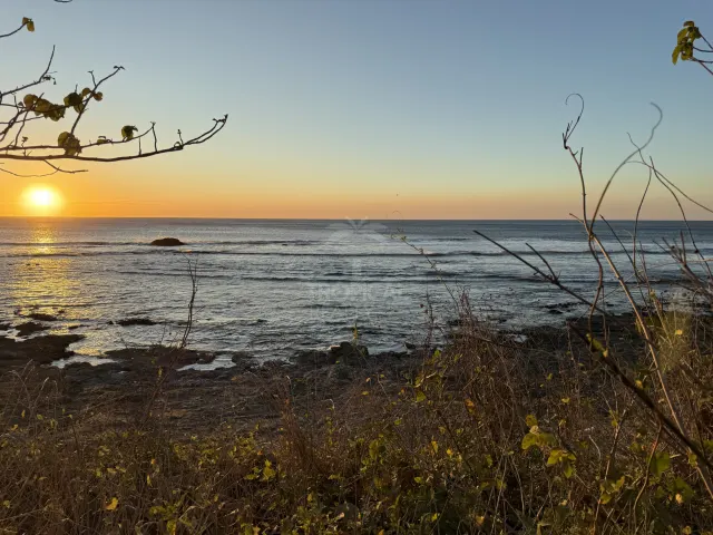 Lote en Venta Frente a Playa Lagartillo, Avellanas Guanacaste
