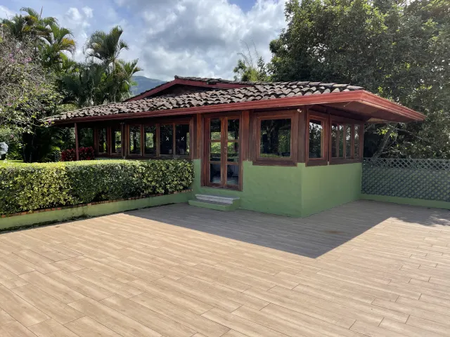 Santa Ana Piedades casa de una planta con 10.763m2