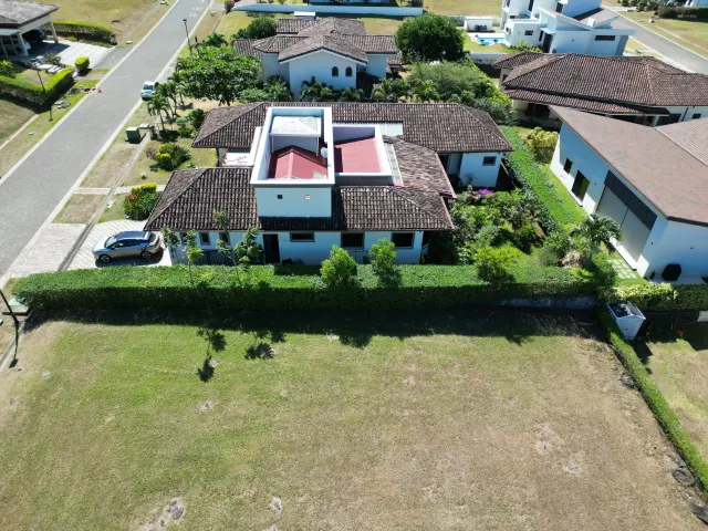 Los Reyes La Guácima casa de una planta en venta o alquiler