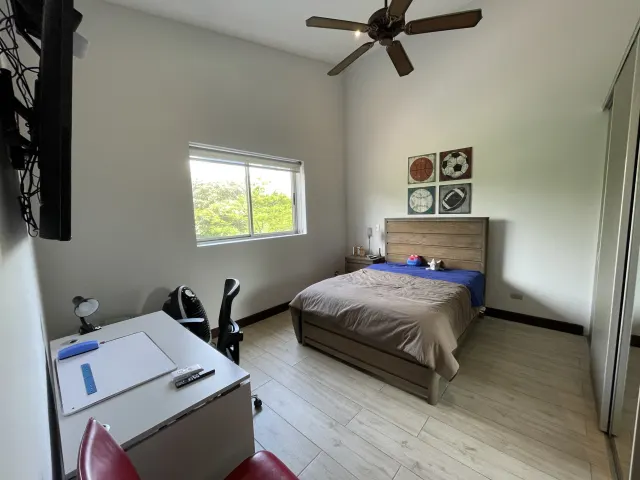 Hermosa Casa en Venta en Condominio - Hacienda Los Reyes