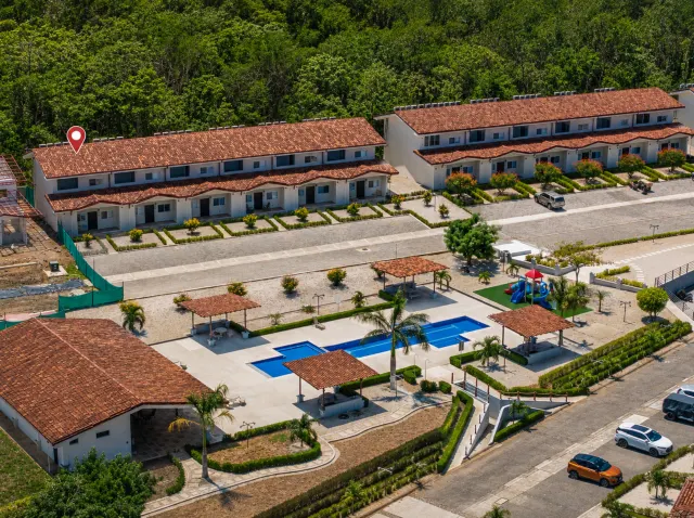 Townhome de Lujo en Venta en Rancho Villa Real | Amueblado, Esquinero y a Minutos de Tamarindo
