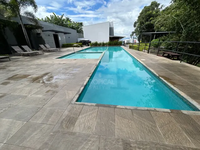 Townhouse Contemporáneo en Alquiler – Piedades de Santa Ana
