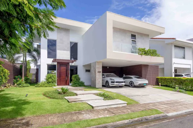 Casa de Lujo Moderna en Comunidad Cerrada – Valle del Sol, Lindora | 4 Habitaciones, Piscina y Tecnología Inteligente