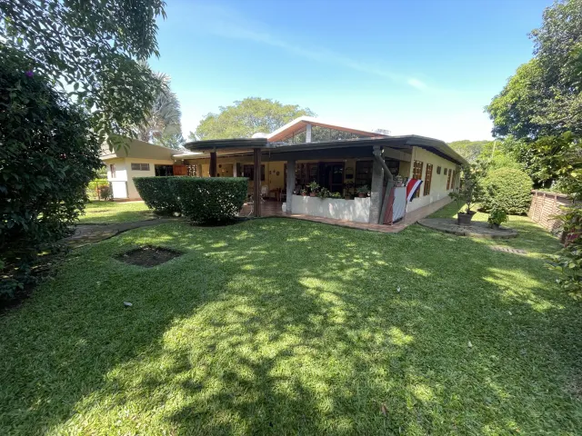 Hacienda los Reyes, casa de una planta en venta