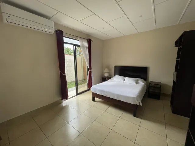 Exclusiva Propiedad con Potencial de Inversión en el Corazón de Jaco Beach