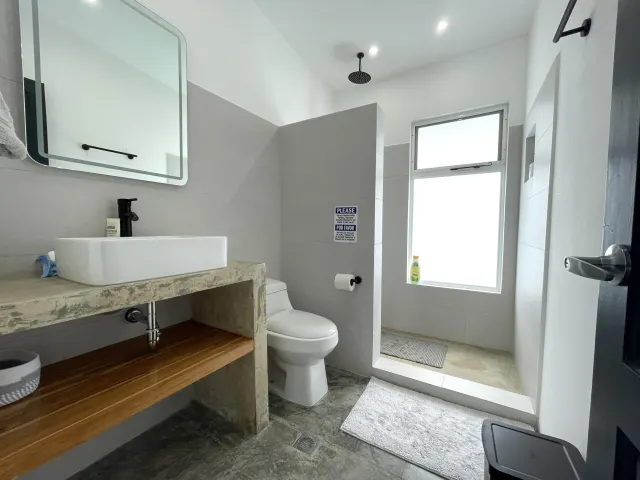Casa de Playa Moderna en Venta Cerca de Playa Palma, Parrita