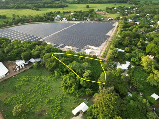 Lote de 5,416 m² en Garita, Tamarindo: Agua Garantizada y Entorno Natural