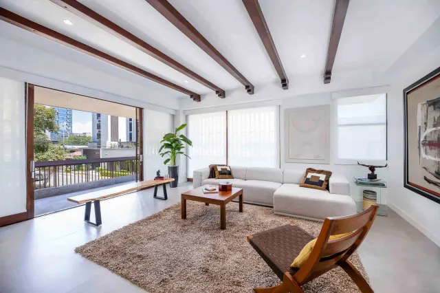Apartamento de Lujo en Venta en Rohrmoser – Balcón Envolvente y Vista al Parque