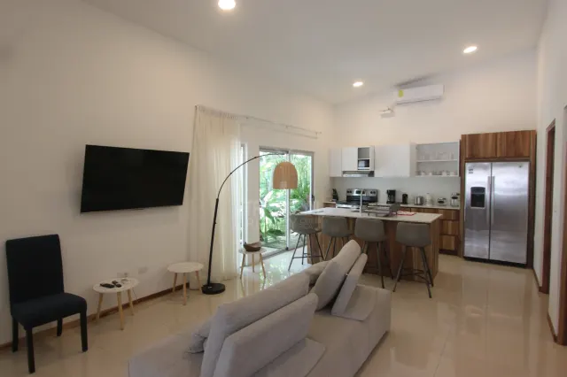 Apartamento Amueblado de 3 Habitaciones en Alquiler, Playa Potrero