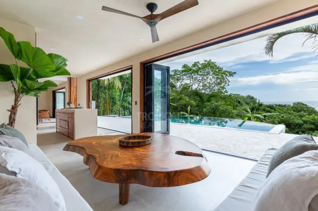 Casa de Lujo con Vista al Océano en Venta – Malpaís, Santa Teresa