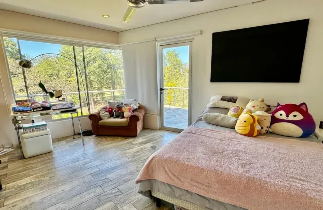 Encantadora residencia de dos pisos en Los Reyes La Guacima