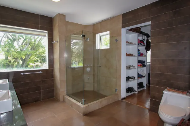 Refugio Moderno en Campo de Golf: Espectacular Casa en Valle del Sol, Santa Ana