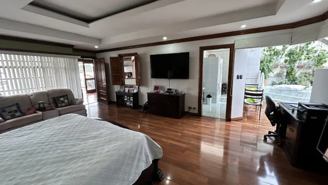 Casa en Venta en Rohrmoser, Pavas – Amplios Espacios y Terraza Privada