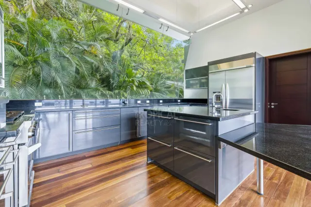 Residencia Contemporánea de Lujo en Venta en Piedades de Santa Ana con Vistas Espectaculares al Valle