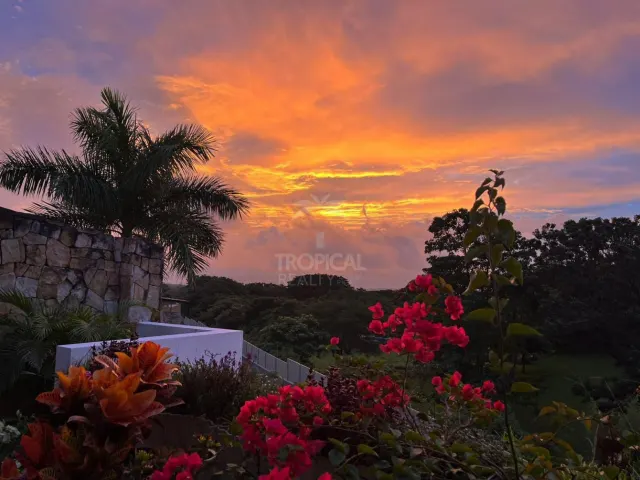 Penthouse de 1 Planta en Avalon Country, Santa Ana – $240,000