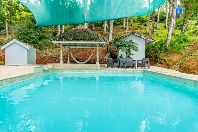 Hotel Boutique con Vista al Océano en Dominical – 13 Unidades en 1 Hectárea