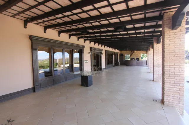 Residencia de Lujo en La Guácima con Bosque Privado y Vistas Panorámicas