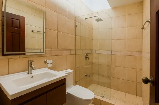Casa Independiente en Venta en Rohrmoser con 4 Habitaciones