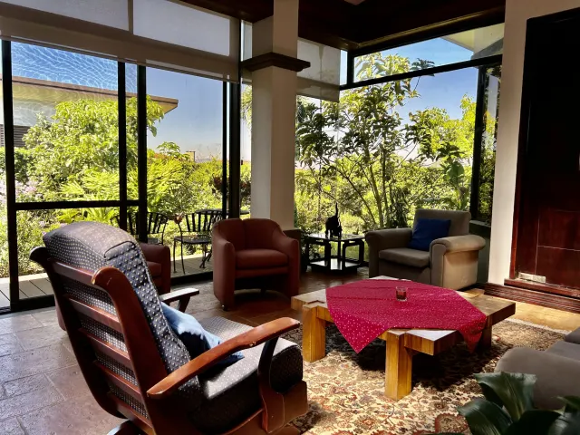 Los Reyes La Guácima casa de una planta en venta o alquiler